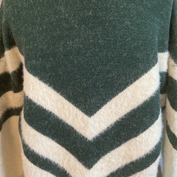 NWT Entro Long Sleeve Crew Neck Sweater Green Cream M - Picture 4 of 7